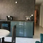 Hola דירה